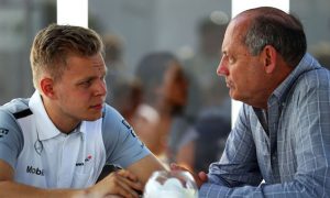 Dennis hints at loaning Magnussen out