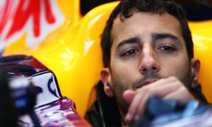 Ricciardo has 'got some decisions to make' - Webber