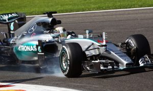 Hamilton seeking way of closing gap to 'very quick' Rosberg