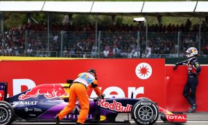 Podium achievable without retirement - Ricciardo