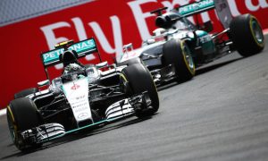 Rosberg beats Hamilton to Mexican GP pole