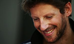 Grosjean shrugs off latest Lotus freight delay