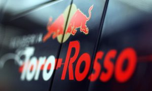 Toro Rosso too late to run 2016 livery