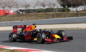 Ricciardo expects 'proper chunk' from Renault mid-season