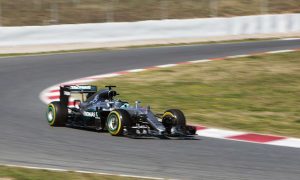 Mercedes starts to show pace on day one of final test