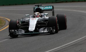 Hamilton takes pole amid farcical qualifying scenes
