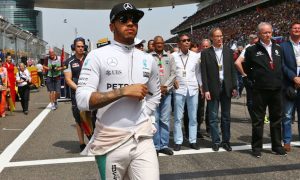 Hamilton: F1 shouldn’t be scared to try new formats in 2016