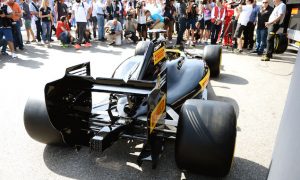 Renault explains pit stop training for 2017 tyres