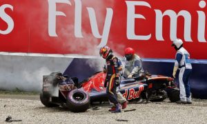 Kvyat crashes out of Q1 with suspension failure