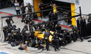 Renault changes pit stop process after Palmer issue