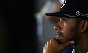 Hamilton won't change approach despite Mercedes warning
