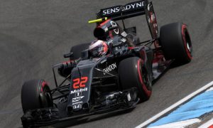McLaren will pursue development of 2016 car
