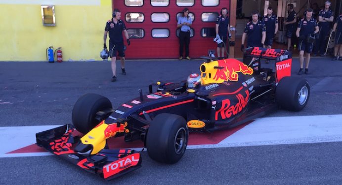 Horner: Drivers forced to adjust training for 2017 cars