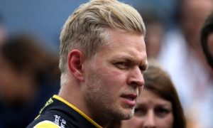 Magnussen holding on to Renault hopes