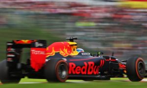 Ricciardo's top-speed hampered by engine and floor issue - Horner
