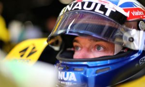 Palmer to miss qualifying with cracked chassis