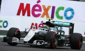 Rosberg: Late lap keeps me in victory hunt