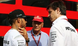 Mercedes admits it should have let Hamilton race