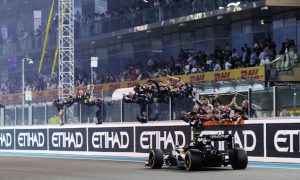 Force India should target third in 2017 - Fernley