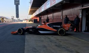 Video: The McLaren MCL32 makes its track debut!