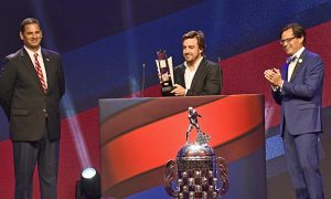 Alonso receives Indy 500 Rookie of the Year award
