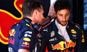 Ricciardo annoyed with team's 'stupid error'