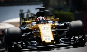 Renault hoping to stay out of trouble and see the checkered flag
