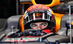 Verstappen tops FP2 but ends the day in the barrier