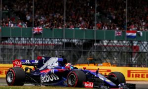 Kvyat thwarted by drive-thru and penalty points