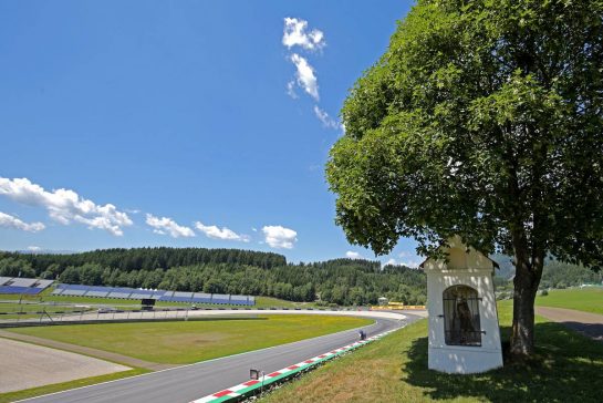 Track atmosphere
06.07.2017. Formula 1 World Championship, Rd 9, Austrian Grand Prix, Spielberg, Austria, Preparation Day.
- www.xpbimages.com, EMail: requests@xpbimages.com - copy of publication required for printed pictures. Every used picture is fee-liable. © Copyright: Charniaux / XPB Images