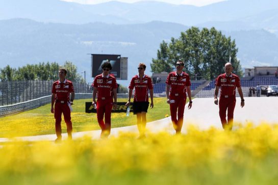 Sebastian Vettel (GER) Ferrari walks the circuit with the team.
06.07.2017. Formula 1 World Championship, Rd 9, Austrian Grand Prix, Spielberg, Austria, Preparation Day.
- www.xpbimages.com, EMail: requests@xpbimages.com - copy of publication required for printed pictures. Every used picture is fee-liable. © Copyright: Moy / XPB Images