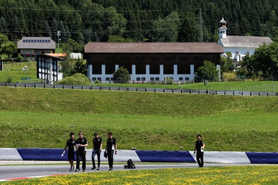Sergio Perez (MEX) Sahara Force India F1 walks the circuit with the team.
06.07.2017. Formula 1 World Championship, Rd 9, Austrian Grand Prix, Spielberg, Austria, Preparation Day.
- www.xpbimages.com, EMail: requests@xpbimages.com - copy of publication required for printed pictures. Every used picture is fee-liable. © Copyright: Moy / XPB Images