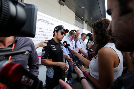 Sergio Perez (MEX) Sahara Force India F1 with the media.
06.07.2017. Formula 1 World Championship, Rd 9, Austrian Grand Prix, Spielberg, Austria, Preparation Day.
- www.xpbimages.com, EMail: requests@xpbimages.com - copy of publication required for printed pictures. Every used picture is fee-liable. © Copyright: Moy / XPB Images