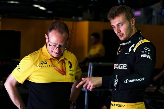 (L to R): Mark Slade (GBR) Renault Sport F1 Team Race Engineer with Sergey Sirotkin (RUS) Renault Sport F1 Team Third Driver.
06.07.2017. Formula 1 World Championship, Rd 9, Austrian Grand Prix, Spielberg, Austria, Preparation Day.
- www.xpbimages.com, EMail: requests@xpbimages.com - copy of publication required for printed pictures. Every used picture is fee-liable. © Copyright: Batchelor / XPB Images