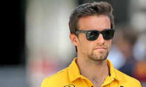 Palmer shrugs off Sainz replacement claims