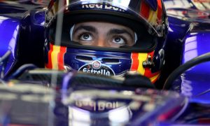 Sainz 'smiling' over Renault's rapidly improving pace