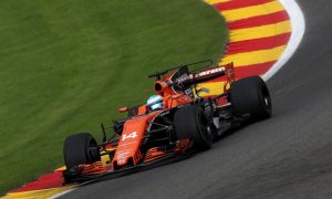 Alonso confuses Honda electronics by going flat through Pouhon!