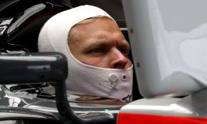 Haas' Steiner gives Magnussen two thumbs up