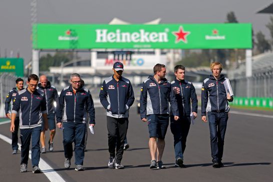 Brendon Hartley (NZ), Scuderia Toro Rosso
26.10.2017. Formula 1 World Championship, Rd 18, Mexican Grand Prix, Mexico City, Mexico, Preparation Day.
- www.xpbimages.com, EMail: requests@xpbimages.com - copy of publication required for printed pictures. Every used picture is fee-liable. © Copyright: Charniaux / XPB Images