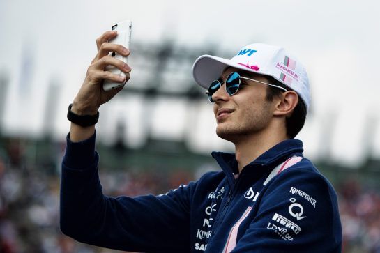 Esteban Ocon (FRA) Sahara Force India F1 Team on the drivers parade.
29.10.2017. Formula 1 World Championship, Rd 18, Mexican Grand Prix, Mexico City, Mexico, Race Day.
- www.xpbimages.com, EMail: requests@xpbimages.com - copy of publication required for printed pictures. Every used picture is fee-liable. © Copyright: Price / XPB Images