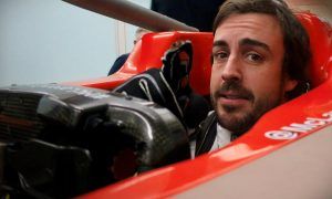 Alonso tries on his 2018 McLaren for size!