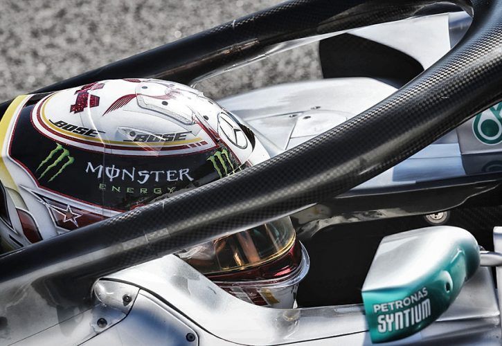 Lewis Hamilton (GBR) Mercedes AMG F1 W09.