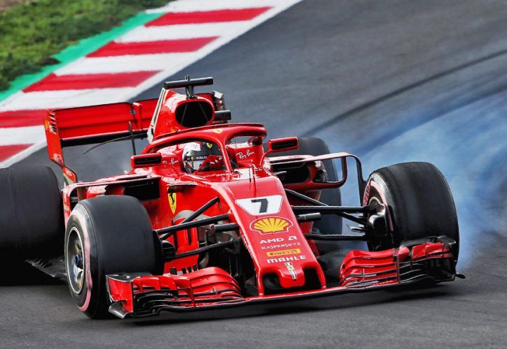 Kimi Raikkonen (FIN) Ferrari SF71H locks up under braking.