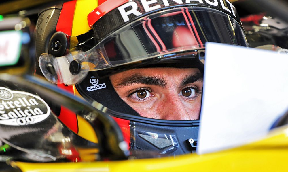 Carlos Sainz says he wants Renault to keep pushing forward