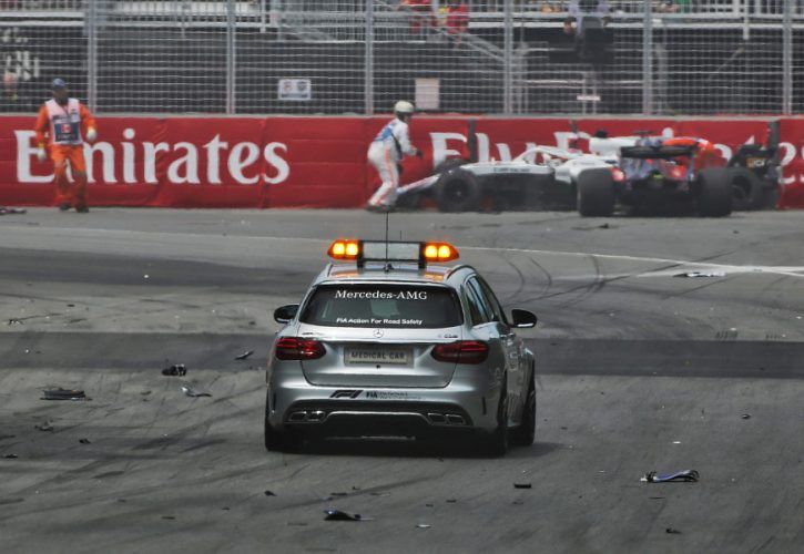 Lance Stroll (CDN) Williams FW41 and Brendon Hartley (NZL) Scuderia Toro Rosso STR13 crash