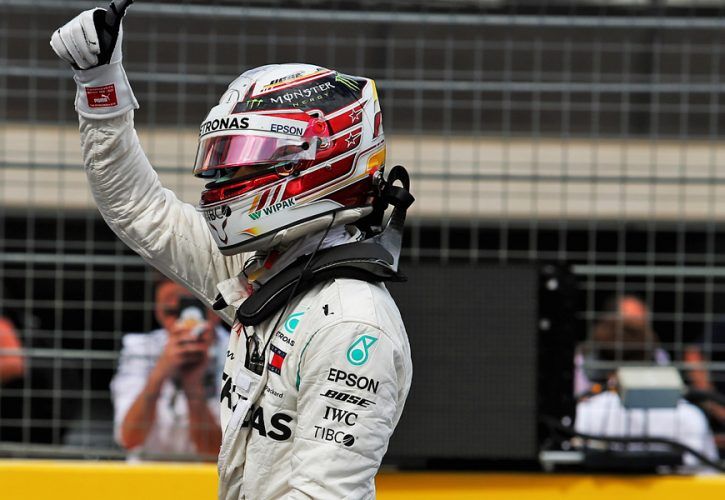Lewis Hamilton (GBR) Mercedes AMG F1 W09 celebrates his pole position
