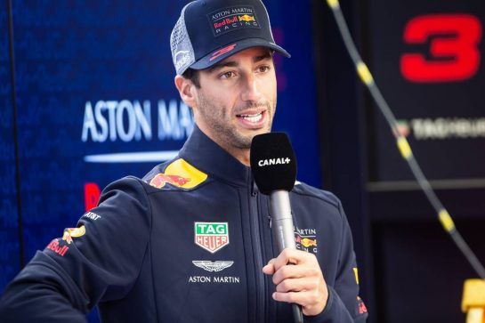 Daniel Ricciardo (AUS) Red Bull Racing.
28.06.2018. Formula 1 World Championship, Rd 9, Austrian Grand Prix, Spielberg, Austria, Preparation Day.
- www.xpbimages.com, EMail: requests@xpbimages.com - copy of publication required for printed pictures. Every used picture is fee-liable. © Copyright: Bearne / XPB Images