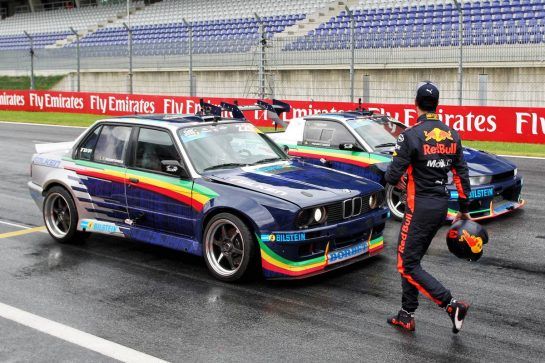 Daniel Ricciardo (AUS) Red Bull Racing with classic BMW car.
28.06.2018. Formula 1 World Championship, Rd 9, Austrian Grand Prix, Spielberg, Austria, Preparation Day.
- www.xpbimages.com, EMail: requests@xpbimages.com - copy of publication required for printed pictures. Every used picture is fee-liable. © Copyright: Photo4 / XPB Images