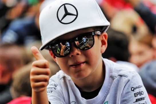 A young Mercedes AMG F1 fan.
28.06.2018. Formula 1 World Championship, Rd 9, Austrian Grand Prix, Spielberg, Austria, Preparation Day.
- www.xpbimages.com, EMail: requests@xpbimages.com - copy of publication required for printed pictures. Every used picture is fee-liable. © Copyright: Bearne / XPB Images