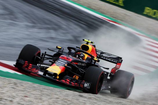Max Verstappen (NLD) Red Bull Racing RB14 runs wide.
29.06.2018. Formula 1 World Championship, Rd 9, Austrian Grand Prix, Spielberg, Austria, Practice Day.
- www.xpbimages.com, EMail: requests@xpbimages.com - copy of publication required for printed pictures. Every used picture is fee-liable. © Copyright: Bearne / XPB Images